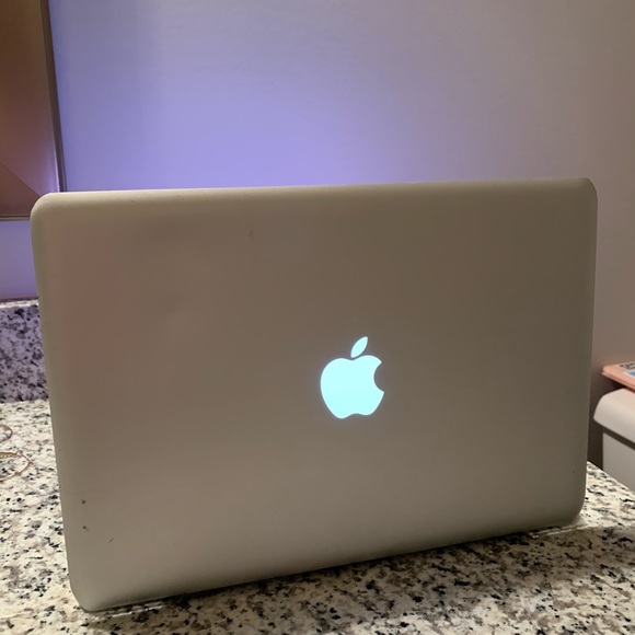 MacBook Pro - Picture 2 of 4